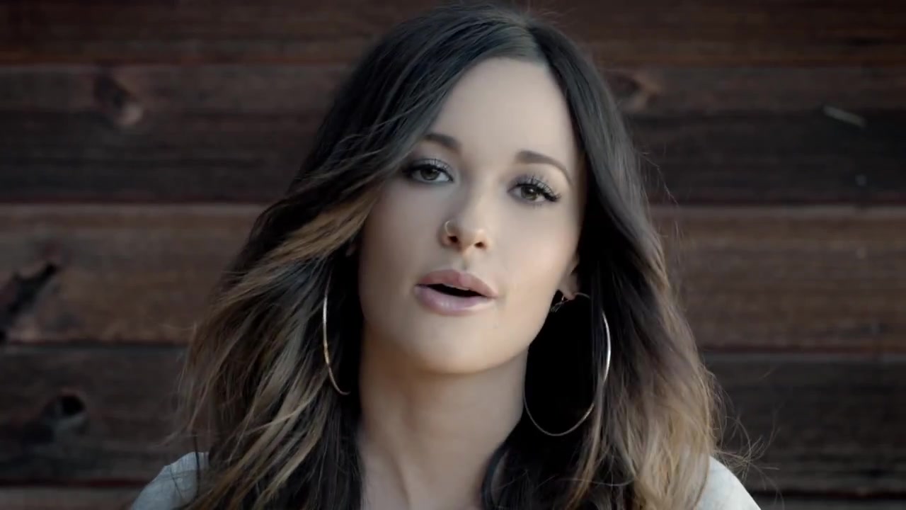 Клип: Kacey Musgraves - Follow Your Arrow скачать, смотреть онлайн ...