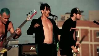 Red Hot Chili Peppers - The Adventures of Rain Dance Maggie