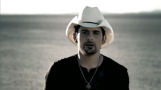 Brad Paisley - Remind Me feat. Carrie Underwood