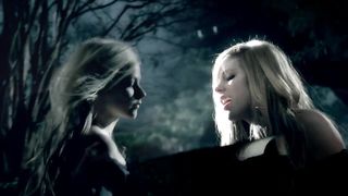 Avril Lavigne - Alice