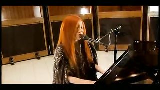 Tori Amos - A Silent Night With You